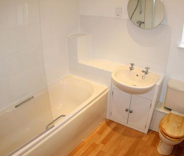 3 bedroom terraced house to rent - Photo 2