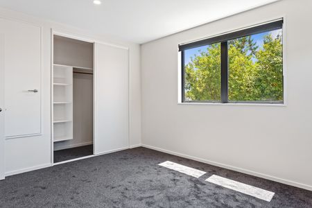 Modern Two-bedroom Townhouse with Off-Street Park Edgeware - Photo 2