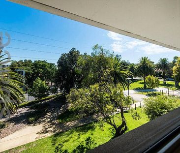 Furnished 1 bedroom unit in Claremont central - Photo 4