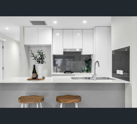 2/27 York Street, Indooroopilly, Qld 4068 - Photo 1