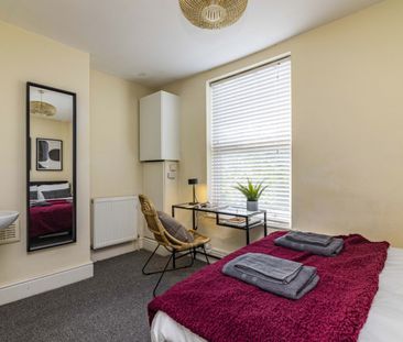 4 bed Mid Terraced House for Rent - Photo 6