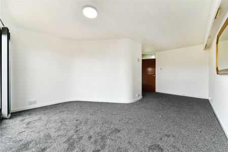 Spacious One Bedroom Apartment With West Facing Balcony And Far Reaching Views - Photo 3