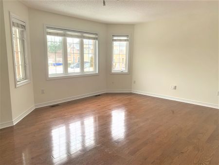 For Lease - 22 Aladdin Crescent, Richmond Hill, Ontario - Photo 4