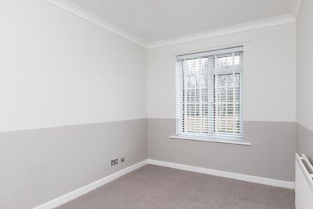 4 bedroom end of terrace house to rent - Photo 5