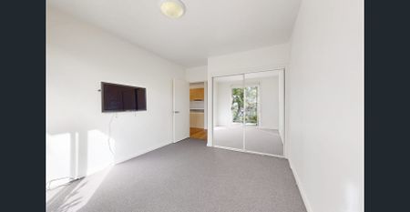 Convenient 2-Bedroom Unit Near Strathmore Train Station - Photo 3