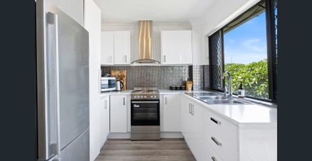 Waterfront ease in prime position - Photo 5