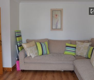 Huge room in 3-bedroom apartment in Tallaght, Dublin - Photo 3