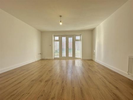 3 bedroom semi-detached house to rent - Photo 3