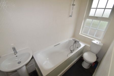 1 bedroom Apartment - WOODHALL HOUSE, WELWYN GARDEN CITY. - Photo 3