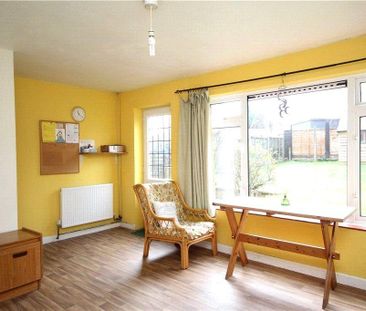 4 bedroom semi-detached house to rent - Photo 2