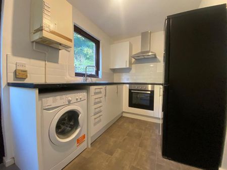 2 bedroom terraced house to rent - Photo 3