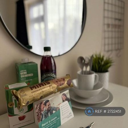 1 bedroom in a house share to rent - Photo 3