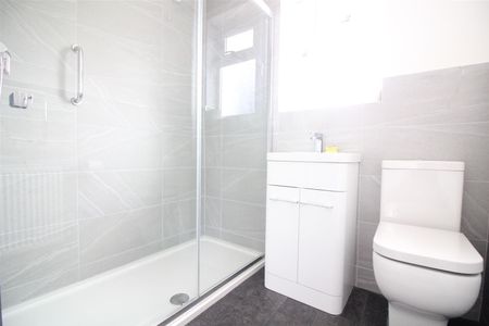 Park Lane, Hayes - Photo 4