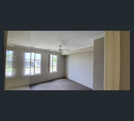 27 Cochrane Loop, Aveley, WA 6069 - Photo 3