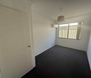 Charming Home in Baldivis - Photo 5