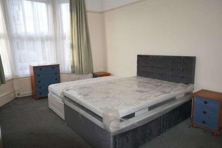 Wellesley Road, Ilford, IG1 - Photo 2