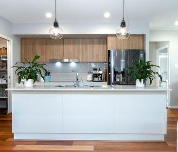 Modern family home in prime location - Photo 6