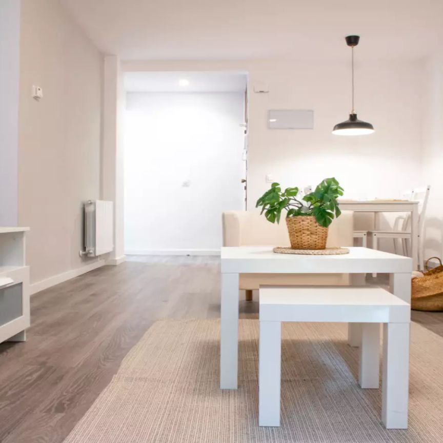 Double bed in Room in a shared 4-bedroom apartment for rent in Aluche - Photo 1