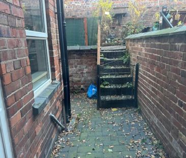 2 bedroom terraced house to rent - Photo 4