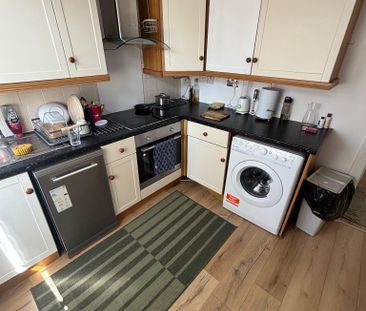 Spacious 3 bed detached bungalow to let in Orpington - Photo 6