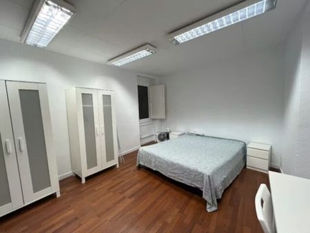 Passeig de Sant Joan, Barcelona, Catalonia 08037 - Photo 3