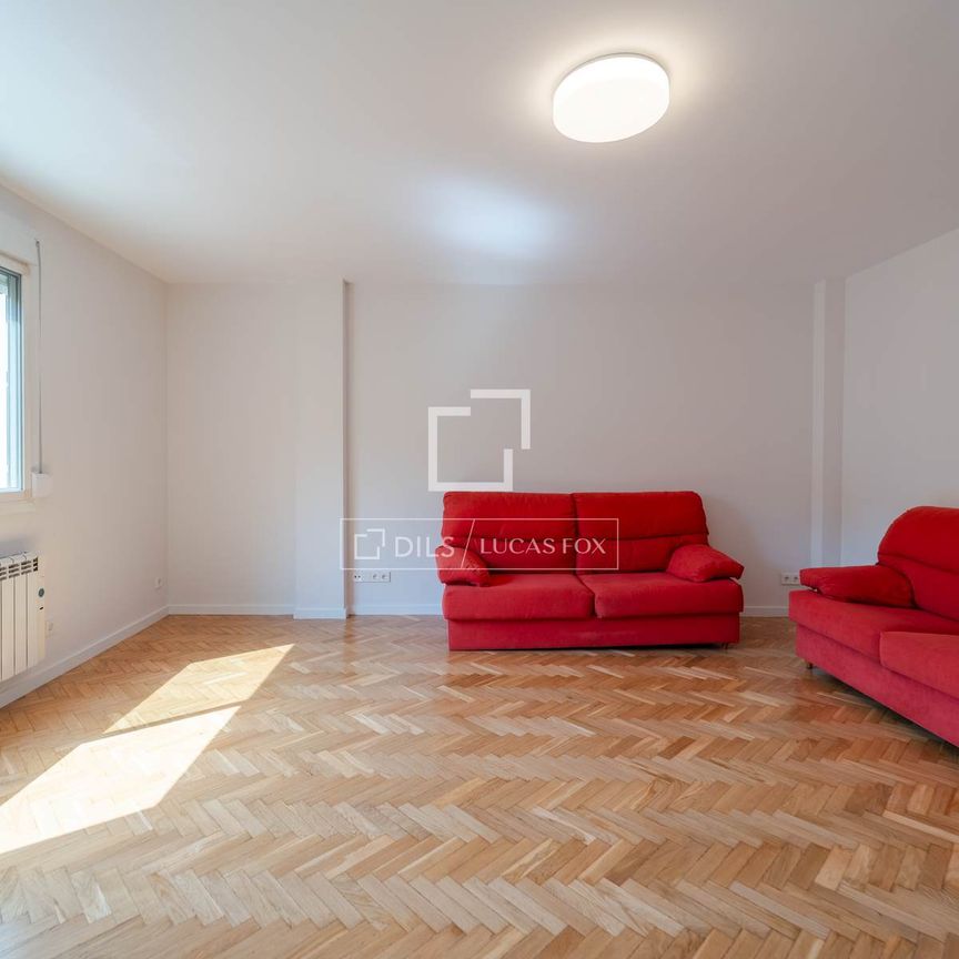 Excellent 6 Bedroom apartment for rent in Extramurs, Valencia - Photo 1