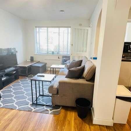 Brangwyn Crescent, London, SW19 - Photo 1