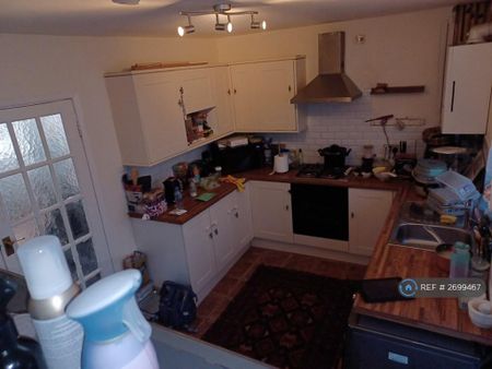 3 bedroom terraced house to rent - Photo 3