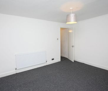 2 bedroom end of terrace house to rent - Photo 4