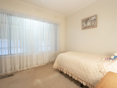 Well Presented 3 Bedroom Home - Photo 3