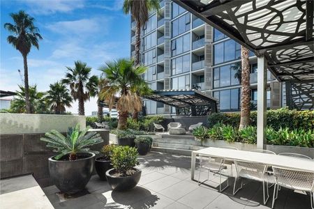 Fully Furnished Low Maintenance Apartment In Superb Position - Photo 4