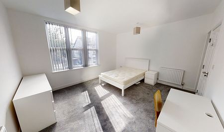 Spacious 5-Bedroom Student House with Modern Amenities - Photo 5