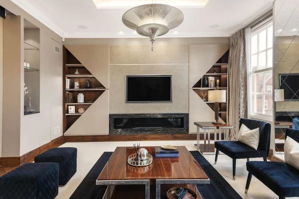 An exceptional two-bedroom apartment located within one of Mayfair’s premier portered buildings - Photo 1