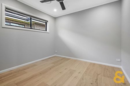 Breathtaking single storey home! - Photo 3