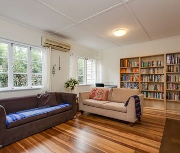 CHARMING FAMILY HOME IN GRACEVILLE - Photo 2