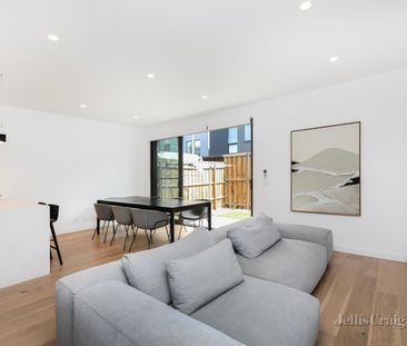 27/92 New Street, South Kingsville - Photo 2