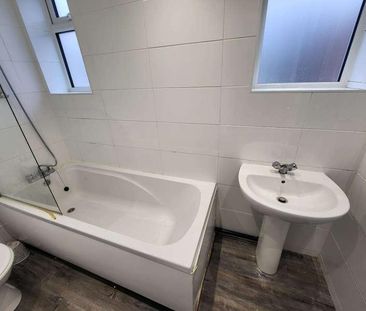 Luton, LU2 - Photo 4