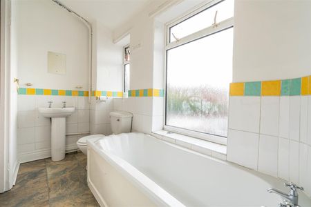 3 bed apartment to rent in Kenton Road, Newcastle Upon Tyne, NE3 - Photo 5