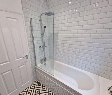 3 bedroom flat to rent - Photo 6