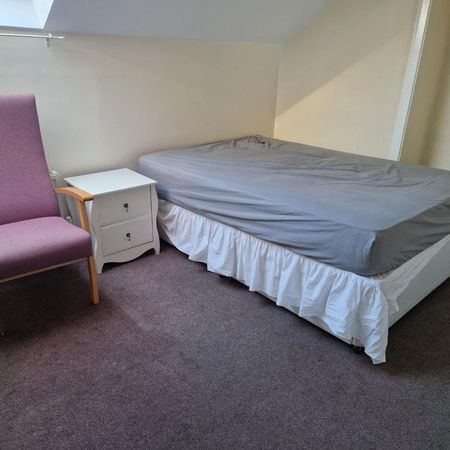 6 bedroom flat to rent - Photo 4