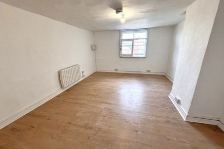 High Street - Photo 3