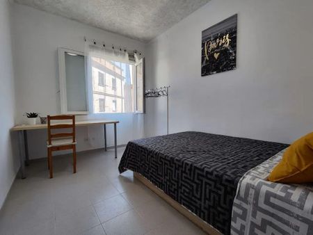 Carrer Sants Just i Pastor, Valencia, Valencian Community 46022 - Photo 3