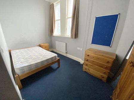 3 bedroom flat to rent - Photo 3