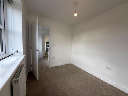 3 bedroom semi-detached house to rent - Photo 3