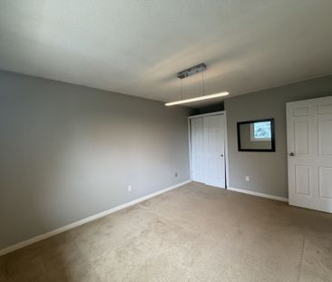 For Lease - 209 Yorkshire Drive, Newmarket, Ontario - Photo 4