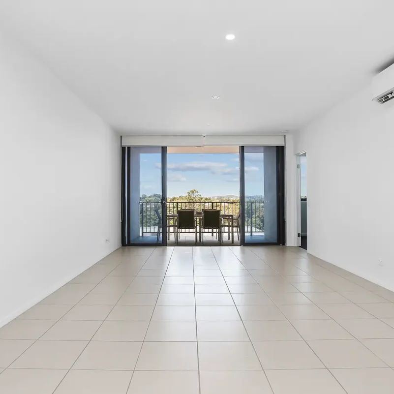 MODERN UNIT IN SOUGHT AFTER COMPLEX! - Photo 1