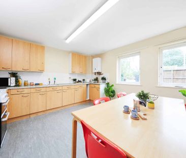 Single Ensuite Room - Photo 4