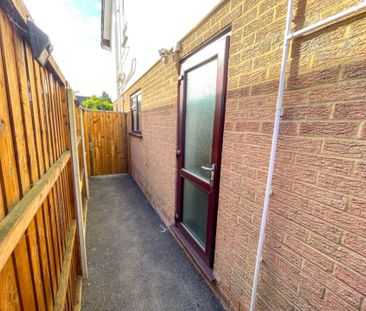 1 Bedroom Flat To Rent in Talbot Village - £730 pcm Tenancy Info - Photo 1