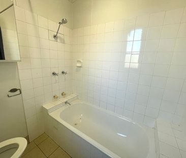 Three Bedroom Family Home - Photo 6