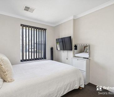 Experience Easy Living in the Heart of Aveley! - Photo 4